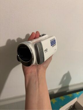 Samsung White HD Camcorder with Black Lens Trim